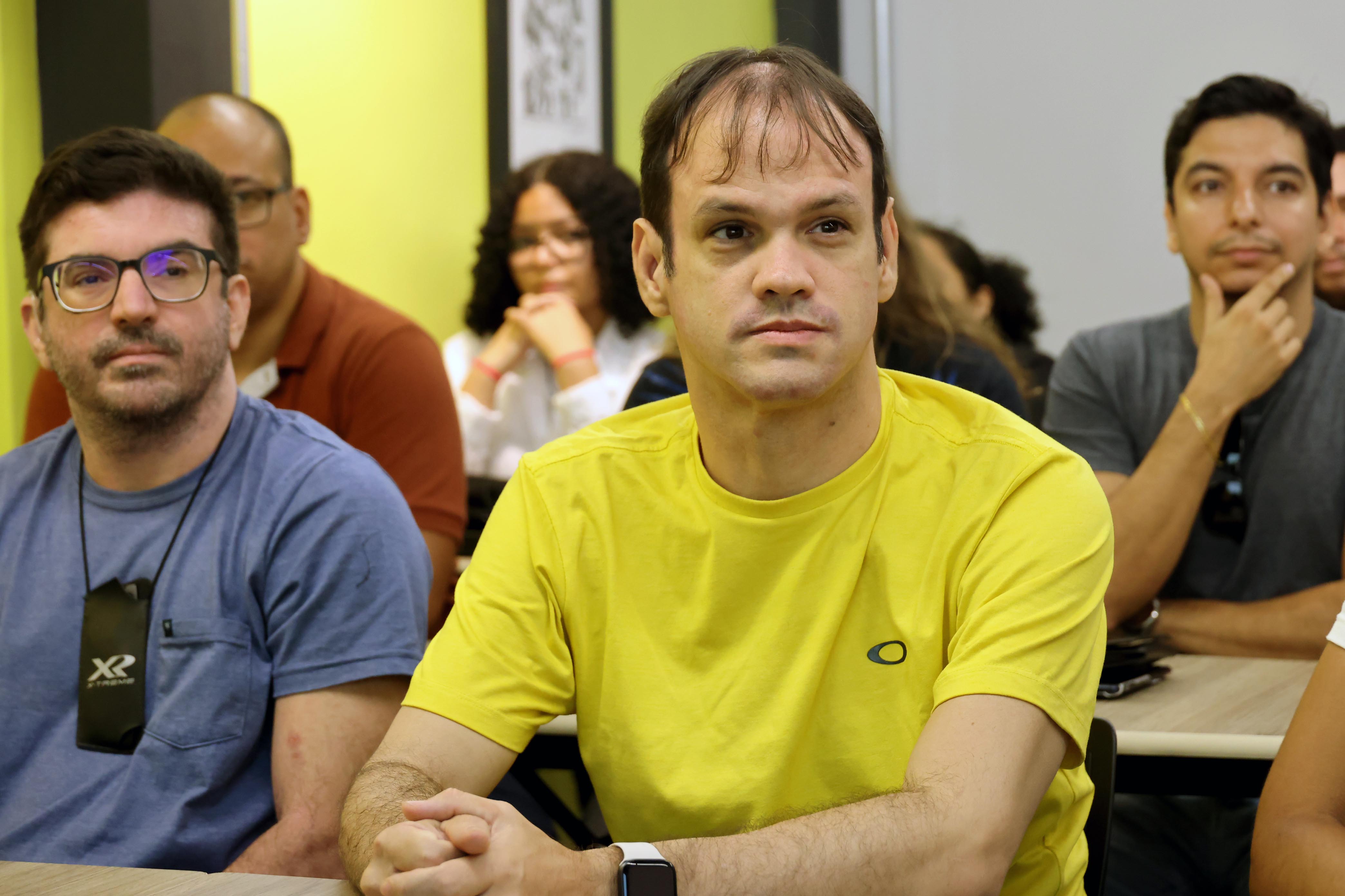 Rodrigo Moreira assistindo à aula